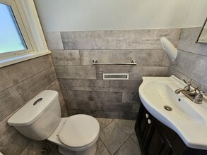 99 Golden Blvd W in Welland, ON - Building Photo - Building Photo