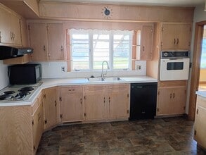 395 W Newport Rd in Lititz, PA - Building Photo - Building Photo