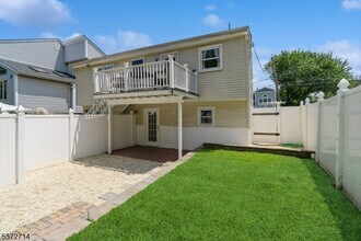 52 Atlantic St in Highlands, NJ - Building Photo - Building Photo