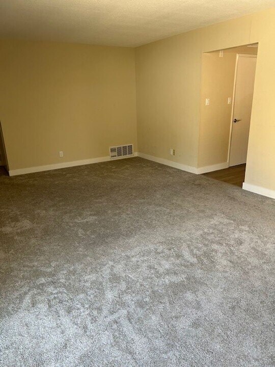 496-498 Westlake Dr in San Jose, CA - Building Photo