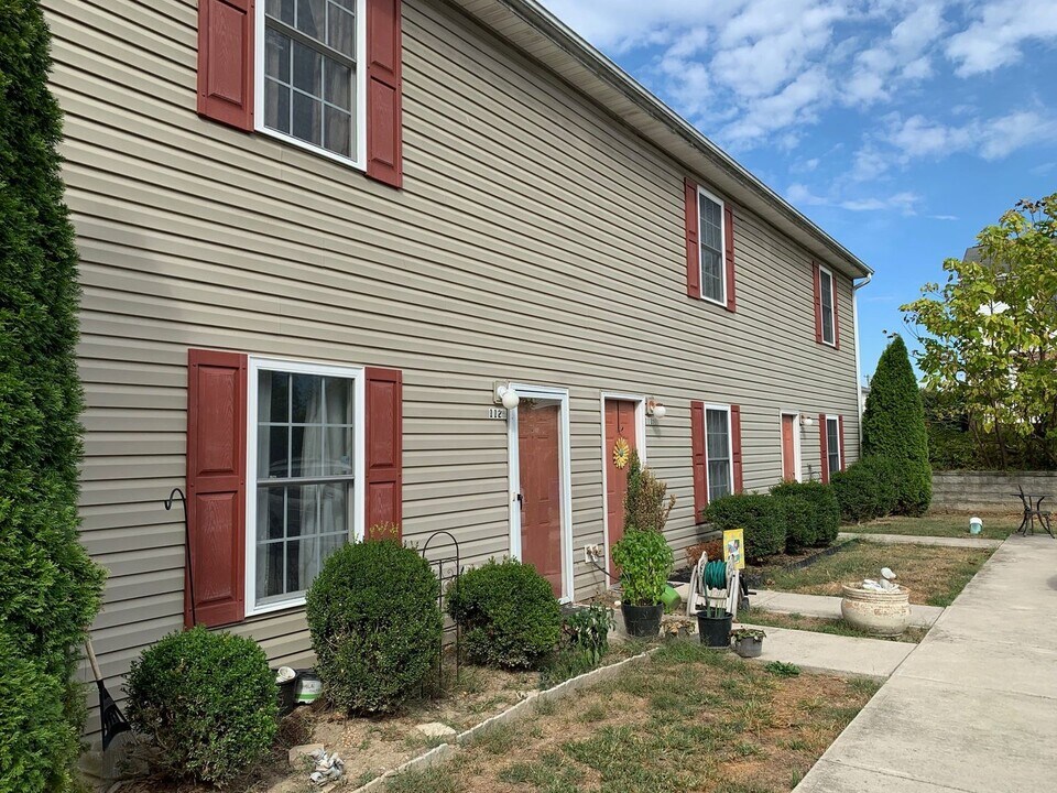1105 College St in Christiansburg, VA - Building Photo