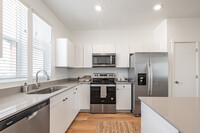 Park Valley Townhomes in West Jordan, UT - Building Photo - Interior Photo