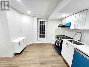 1299 Laurier Ave in Milton, ON - Building Photo - Building Photo