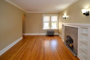 6329 N Artesian Ave, Unit J06P in Chicago, IL - Building Photo