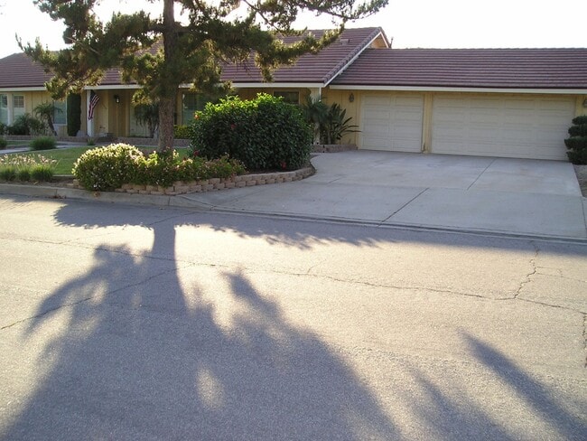 5620 Larch Ave in Rialto, CA - Building Photo - Building Photo