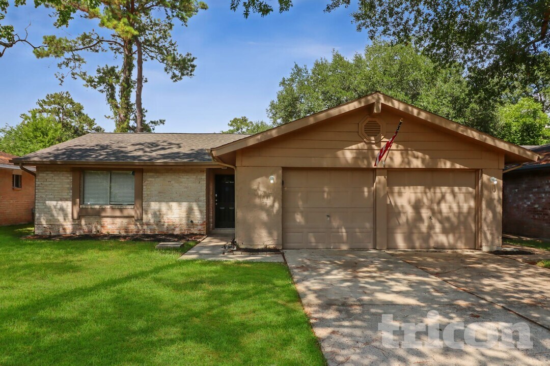 23110 Newgate Dr in Spring, TX - Foto de edificio