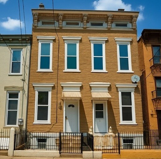 414 Dayton St in Cincinnati, OH - Building Photo