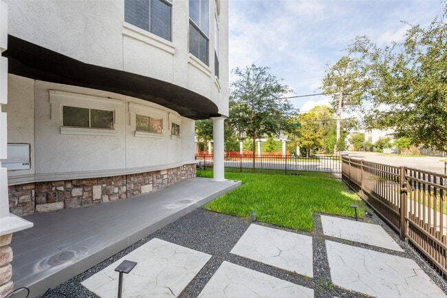 1221 Kipling St in Houston, TX - Building Photo - Building Photo