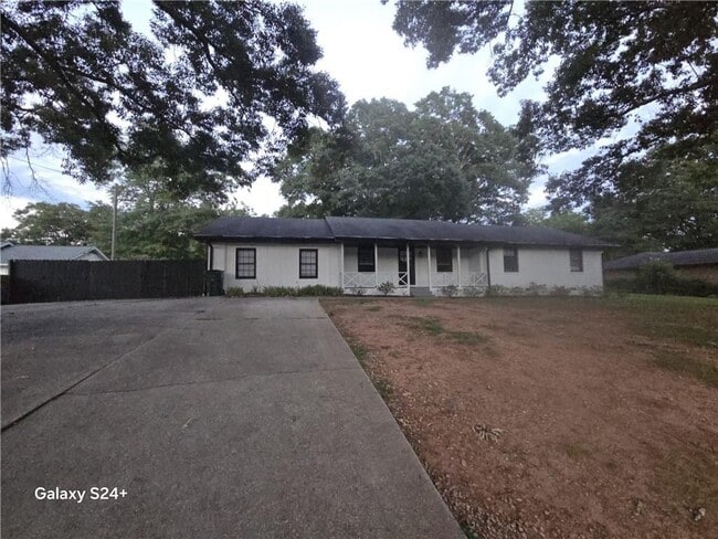 property at 1670 Christian Cir SE