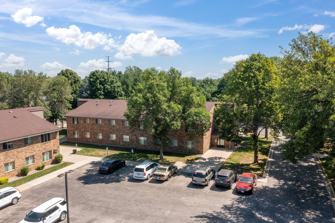 Southgate Village in Faribault, MN - Foto de edificio