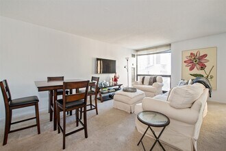 70 W Huron St, Unit 1210 in Chicago, IL - Building Photo - Building Photo