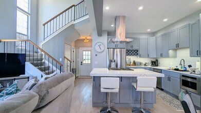 40 N Golfview Ct in Glendale Heights, IL - Building Photo - Building Photo