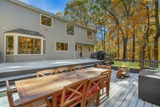 86 Shady Knoll Dr in Stamford, CT - Building Photo - Building Photo