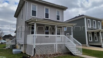 1001 C Ave NW in Cedar Rapids, IA - Building Photo