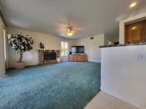 21714 Agajanian Ln in Santa Clarita, CA - Foto de edificio - Building Photo