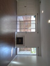 5115 Kester Ave in Sherman Oaks, CA - Foto de edificio - Building Photo