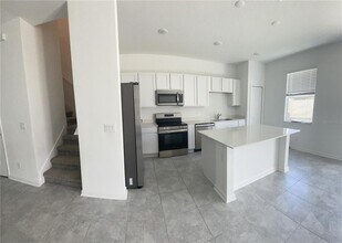 2440 Skyline Lp in Kissimmee, FL - Building Photo - Building Photo