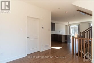 65 Robusta Ln in Ottawa, ON - Building Photo - Building Photo