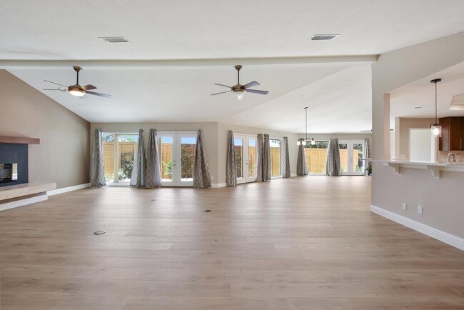 315 Comet in Lakeway, TX - Building Photo - Building Photo