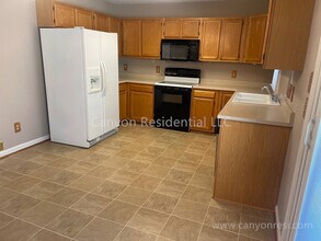 204 Creeksedge Ct in Winston-Salem, NC - Building Photo - Building Photo