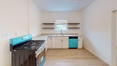 710 W Avenue D in Belton, TX - Building Photo - Building Photo