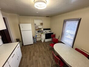 1021 Park Ave, Unit 1 in Huntington, NY - Foto de edificio - Building Photo