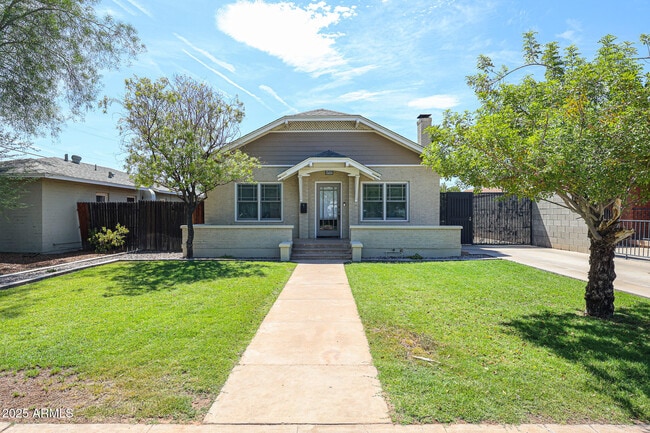 property at 1806 N Dayton St