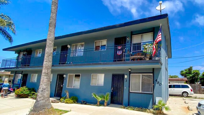 1490 Hemlock Ave in Imperial Beach, CA - Foto de edificio - Interior Photo