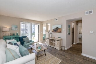 Lakeside Crossing at Eagle Creek Apartments and Townhomes in Indianapolis, IN - Foto de edificio - Building Photo