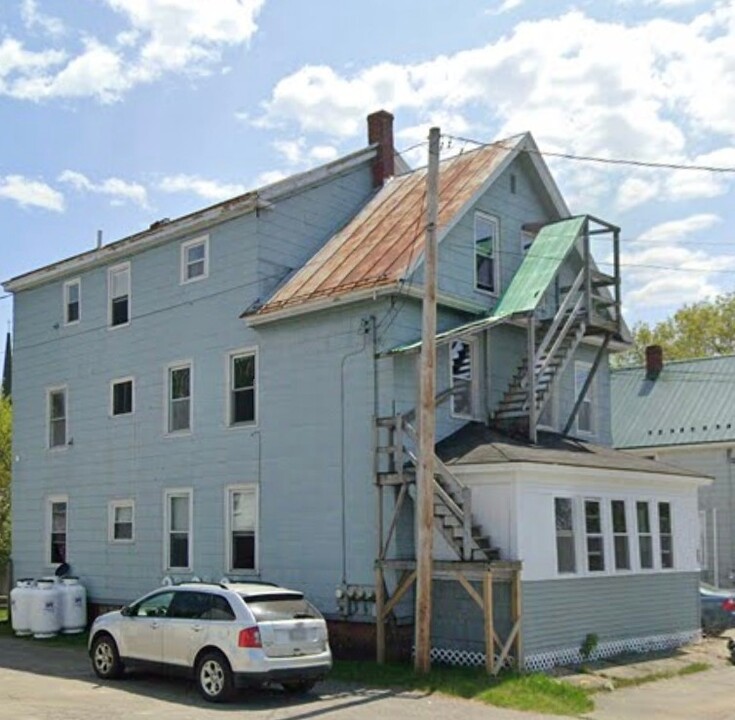 20 Bellevue St, Unit 3 in Winslow, ME - Foto de edificio