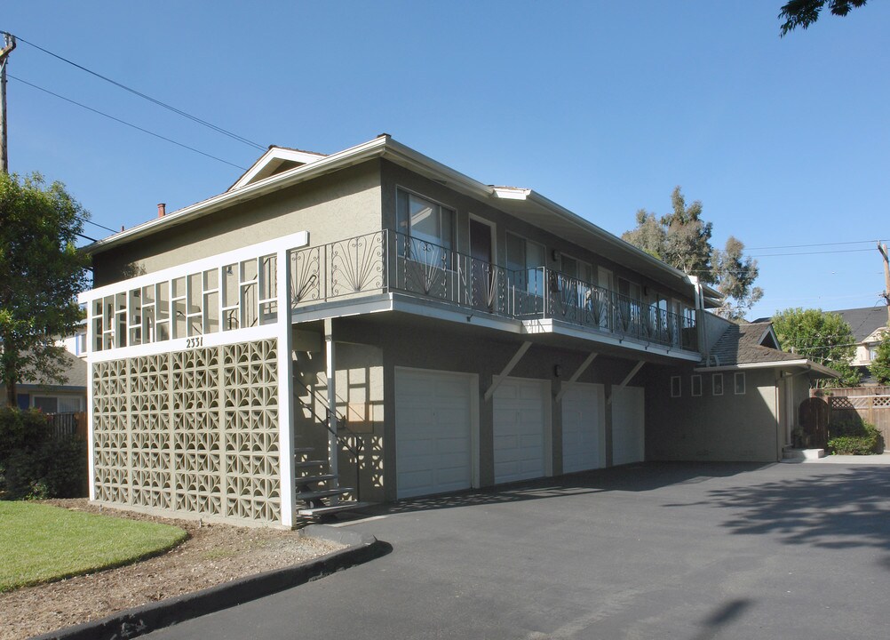 2331 Pauline Dr in San Jose, CA - Foto de edificio