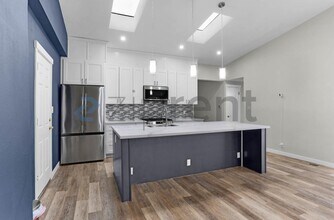 1020 151st Ave SE in Bellevue, WA - Building Photo - Building Photo