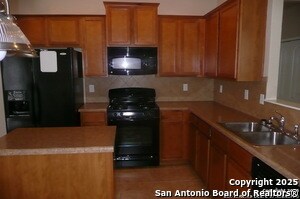 6706 Bowie Cir in San Antonio, TX - Building Photo - Building Photo