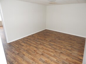 1603 N Main St in Anderson, SC - Foto de edificio - Building Photo