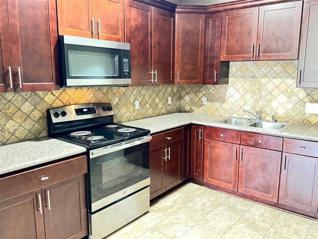 3920 Davenport St in Houston, TX - Building Photo - Building Photo