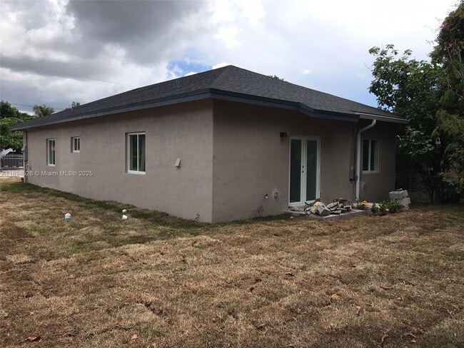 1970 NW 76th St in Miami, FL - Building Photo - Building Photo