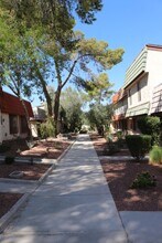 3955 Visby Ln in Las Vegas, NV - Building Photo - Building Photo