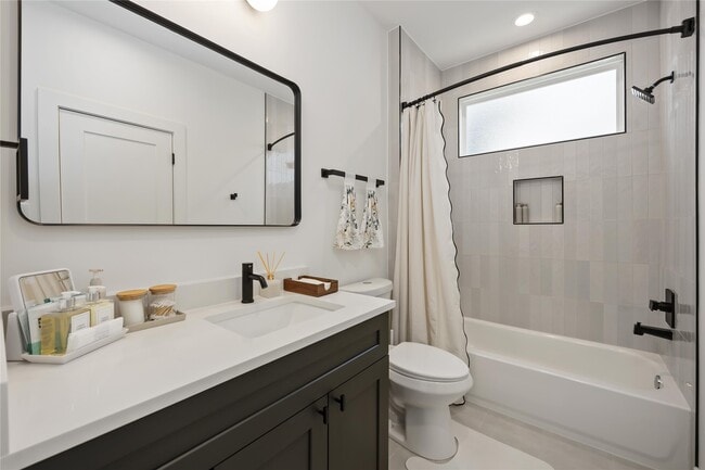 property at 3028 Lamar St