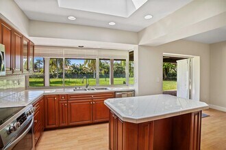 8340 SW 83rd St in Miami, FL - Foto de edificio - Building Photo