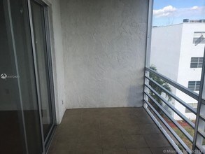 2998 Sunrise Lakes Dr E-Unit -410 in Sunrise, FL - Building Photo - Building Photo