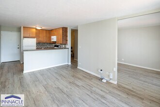 2452 Tusitala St in Honolulu, HI - Building Photo - Building Photo