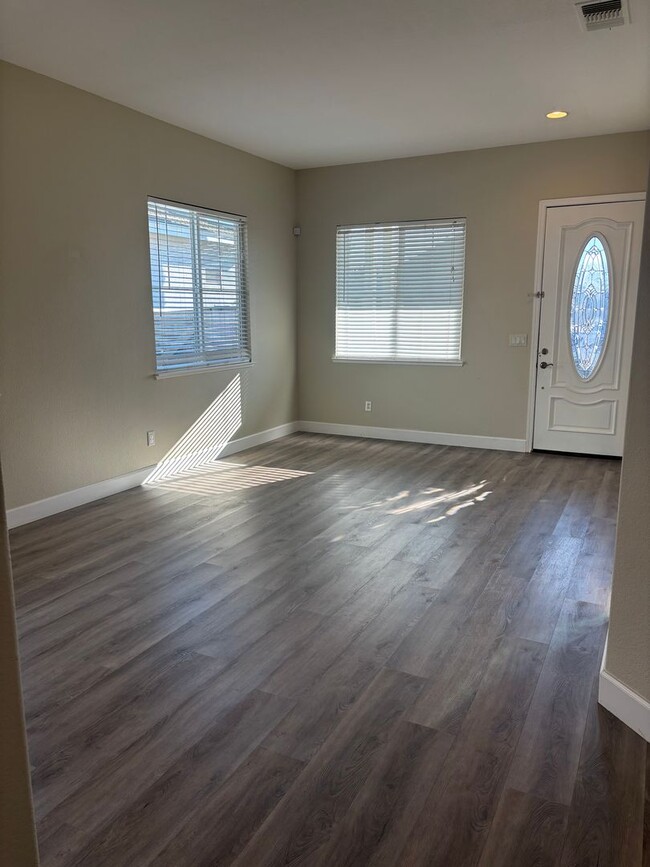 1369 Night Heron St in Olivehurst, CA - Building Photo - Building Photo