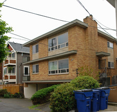 Go Long Apartments in Seattle, WA - Building Photo - Building Photo