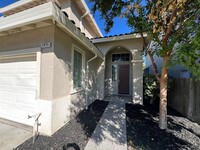 3925 Ruffed Grouse Ln in Modesto, CA - Foto de edificio - Building Photo