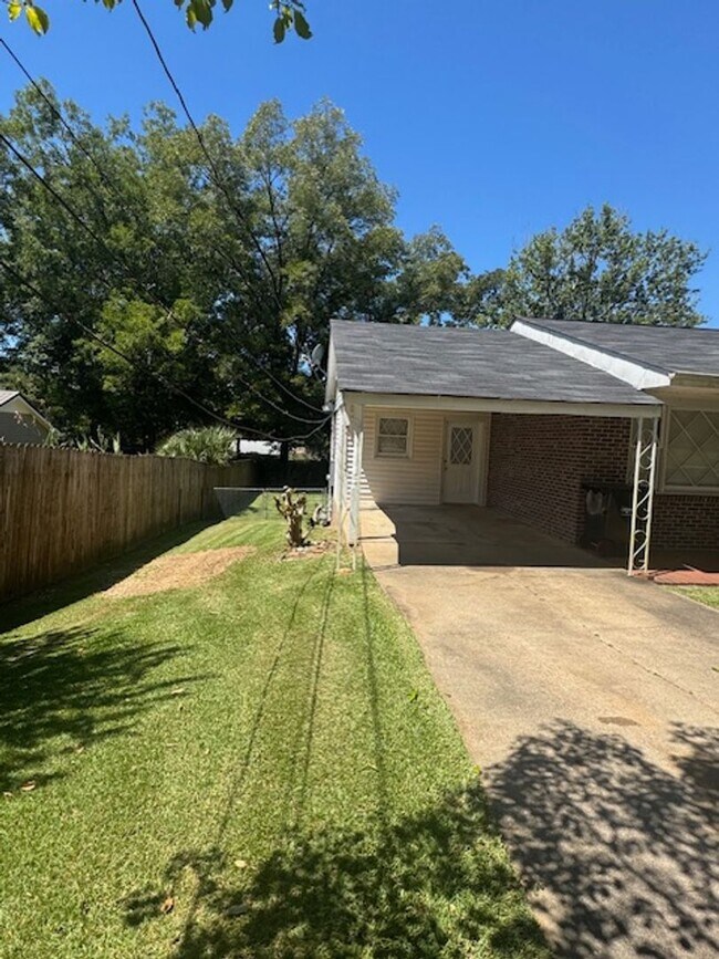 310 S 13th Ave in Lanett, AL - Building Photo - Building Photo