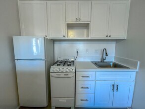 7851 W Talbert St in Los Angeles, CA - Building Photo - Building Photo