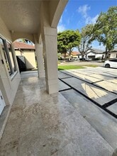 8778 NW 169th Terrace in Miami Lakes, FL - Foto de edificio - Building Photo