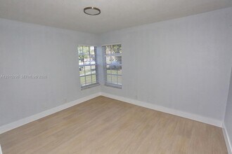 8120 SW 4th Ct in North Lauderdale, FL - Building Photo - Building Photo