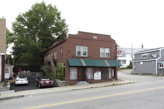 41 Washington St in Sanford, ME - Foto de edificio - Building Photo