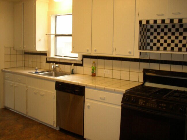 827 Avenue M in Huntsville, TX - Building Photo - Building Photo